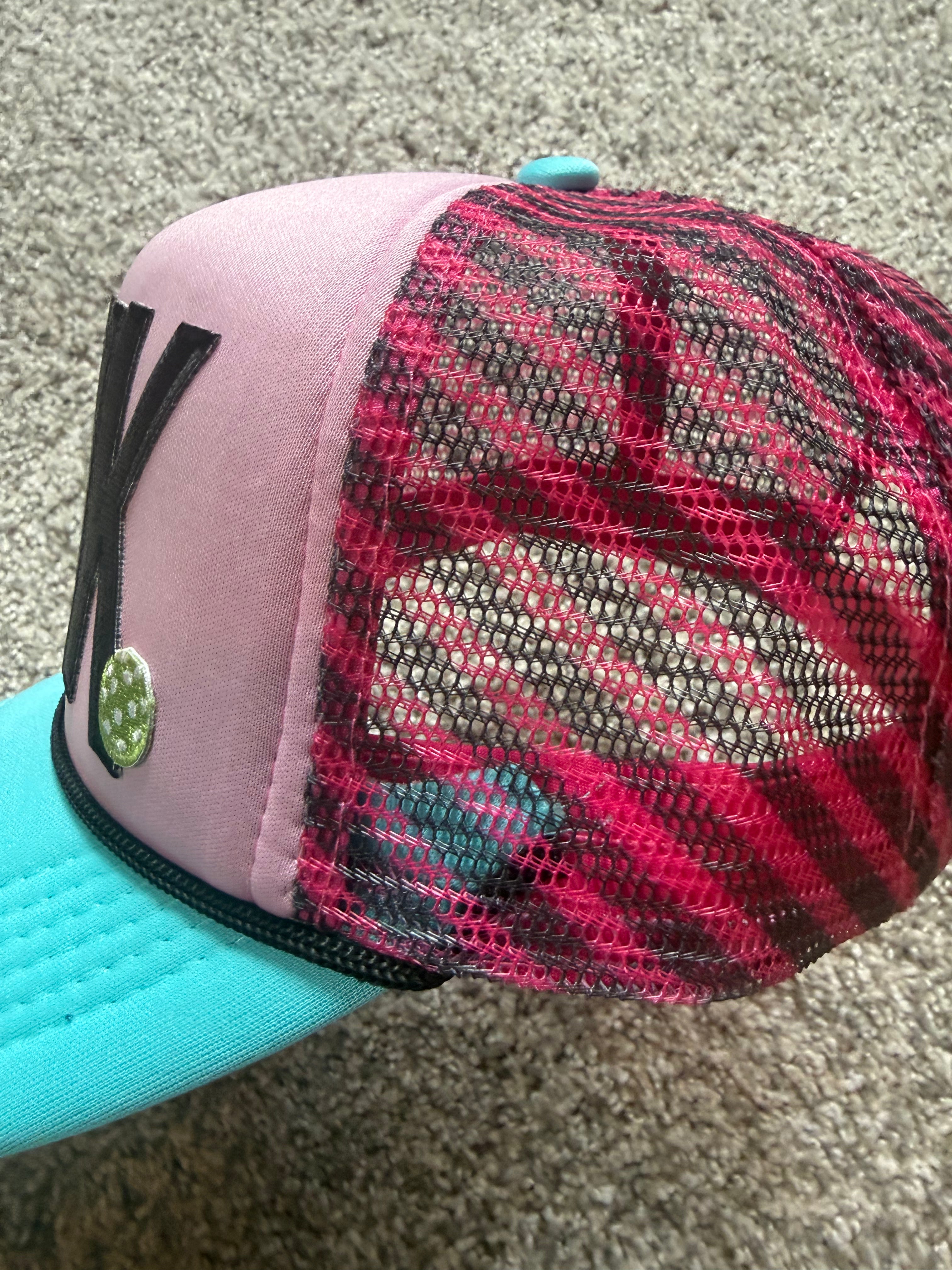 DINK 3 toned trucker